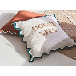 Fabrique de Styles Housse de coussin brodée dolce vita en coton beige et émeraude 45x45cm - Lumi* Coussins Et Housses